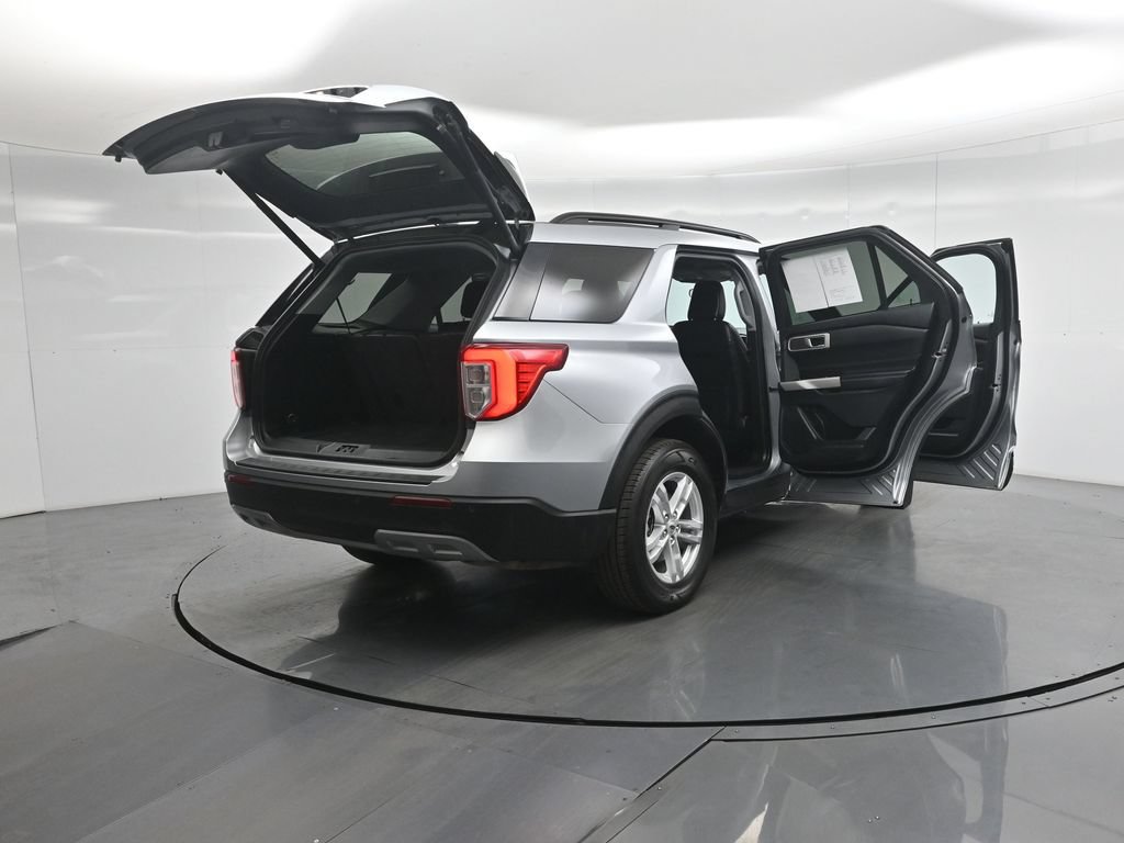 Used 2024 Ford Explorer XLT w/ Equipment Group 202A AWD/4WD image 6