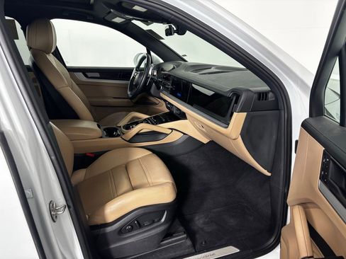 Certified 2024 Porsche Cayenne w/ Premium Package Plus (PFM) image 9