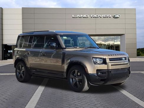 Certified 2024 Land Rover Defender 110 X-Dynamic SE AWD/4WD image 3