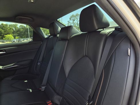 Used 2022 Toyota Avalon XSE FWD image 29