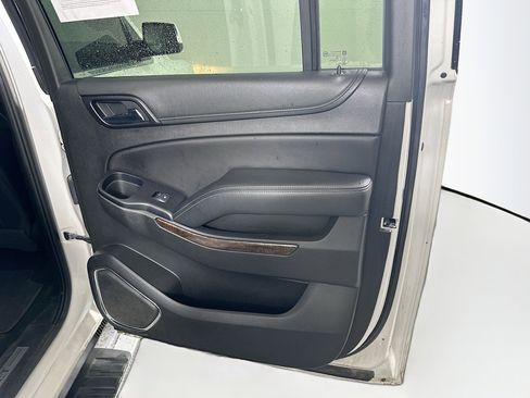 Used 2018 Chevrolet Suburban LT w/ LT Signature Package RWD image 33