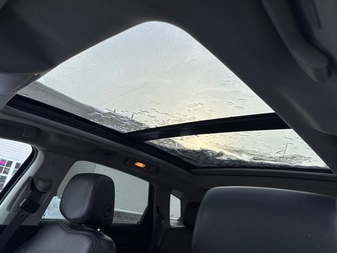 Used 2014 Cadillac SRX Luxury image 16