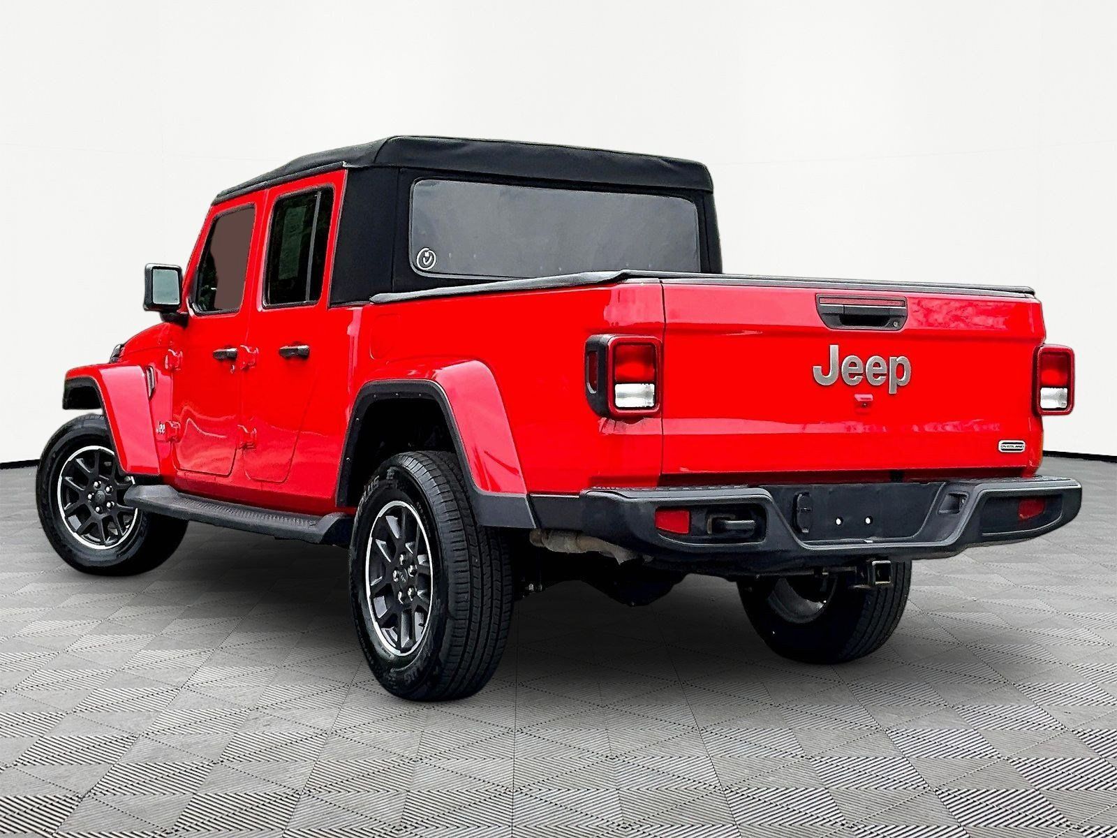 Used 2023 Jeep Gladiator Overland w/ Cold Weather Group AWD/4WD image 11