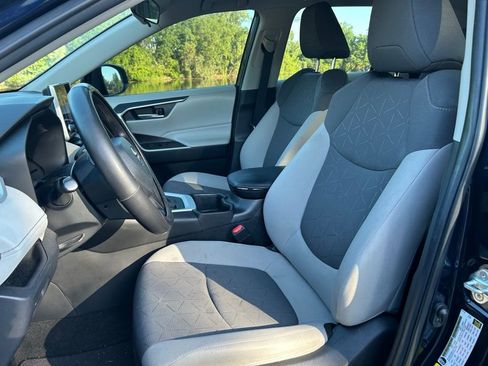 Used 2023 Toyota RAV4 XLE FWD image 14