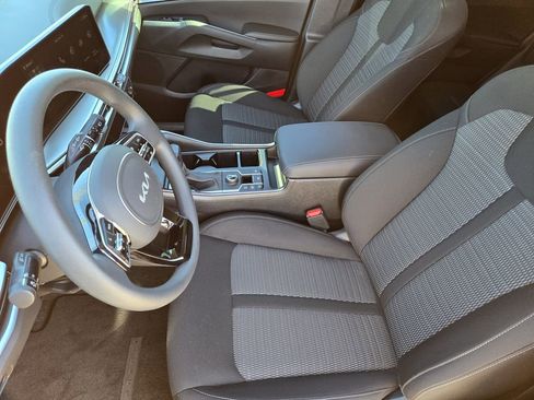 New 2025 Kia Sorento LX FWD image 10