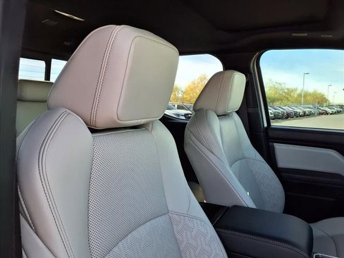 Used 2024 Toyota Tacoma Limited w/ Limited Package (LT) image 18