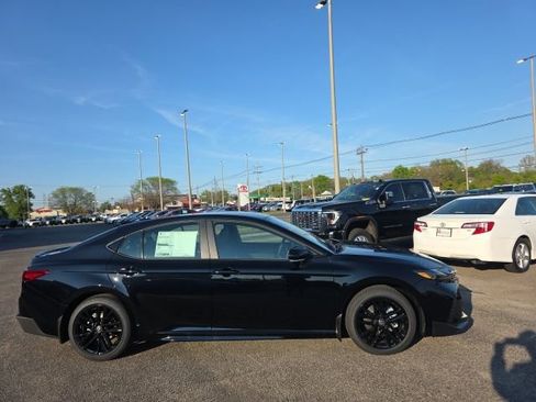 New 2026 Toyota Camry SE FWD image 3
