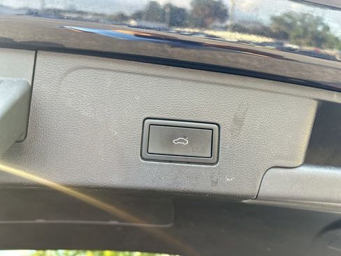 Used 2024 Volkswagen Atlas Cross Sport SE image 30