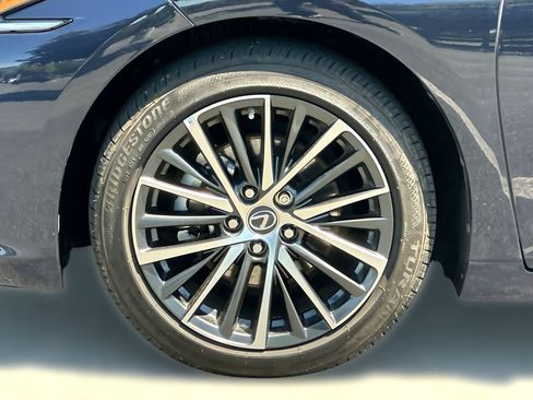 Certified 2024 Lexus ES 350 w/ Premium Package FWD image 14