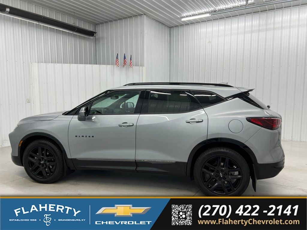 Used 2025 Chevrolet Blazer RS w/ Enhanced Convenience Package FWD image 5