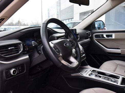 Used 2022 Ford Explorer XLT w/ Equipment Group 202A image 11