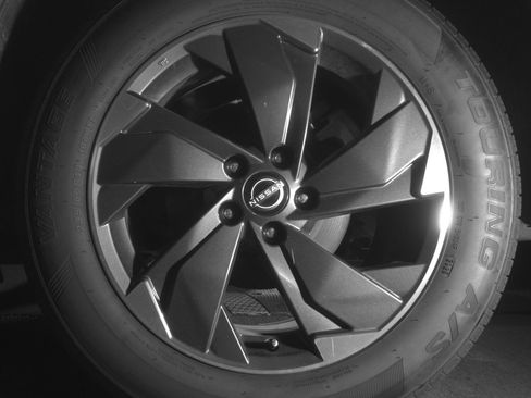 Used 2025 Nissan Rogue SV image 14