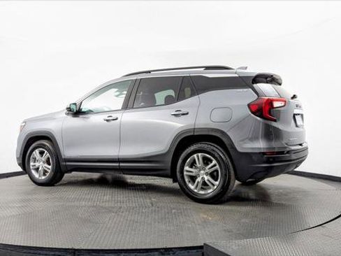 Used 2023 GMC Terrain SLE w/ Driver Convenience Package image 6