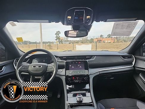 Certified 2023 Jeep Grand Cherokee Altitude image 3