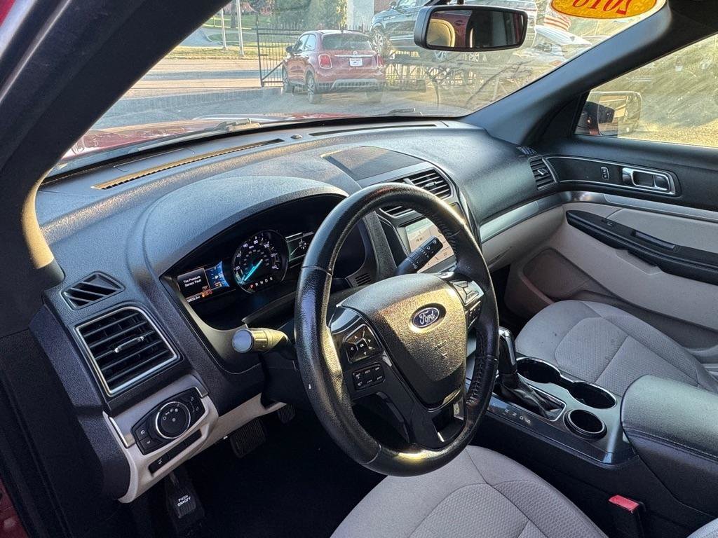 Used 2018 Ford Explorer XLT w/ Equipment Group 201A FWD image 9