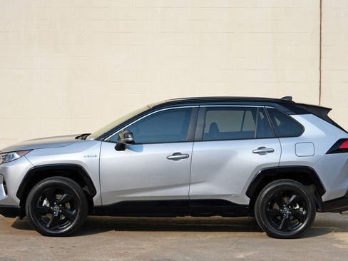 Used 2019 Toyota RAV4 XSE w/ XSE Weather Package AWD/4WD image 47