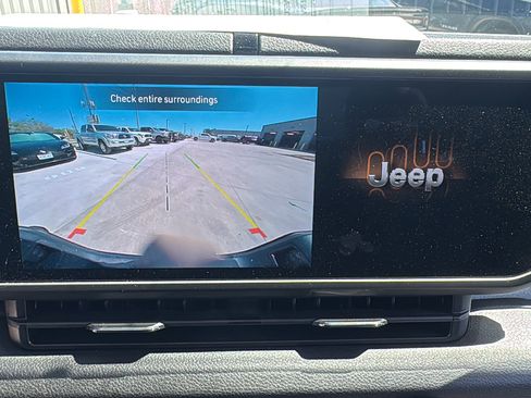 Certified 2025 Jeep Gladiator Sport image 19