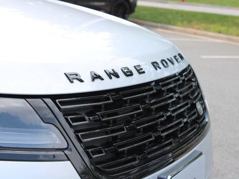 Used 2025 Land Rover Range Rover Velar Dynamic SE AWD/4WD image 3