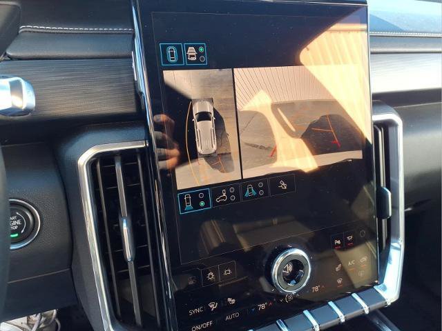 Used 2026 GMC Acadia Elevation w/ Elevation Premium Package FWD image 14