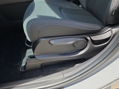 New 2027 Kia Carnival LX FWD image 21