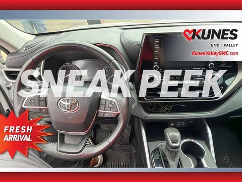 Used 2022 Toyota Highlander XLE AWD/4WD image 8