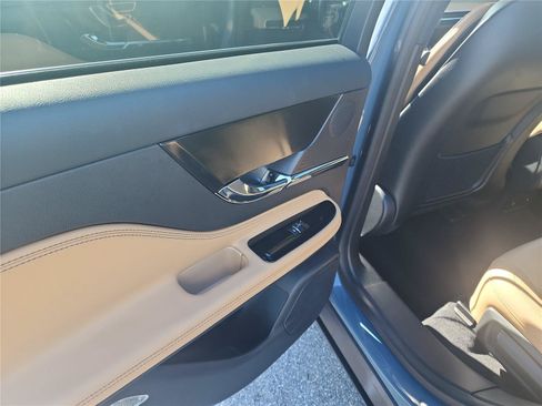 Used 2023 Lincoln Corsair Reserve w/ Equipment Group 201A FWD image 17