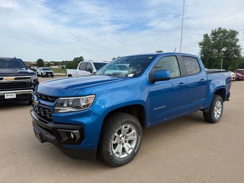 Used 2021 Chevrolet Colorado LT w/ LT Convenience Package AWD/4WD image 8