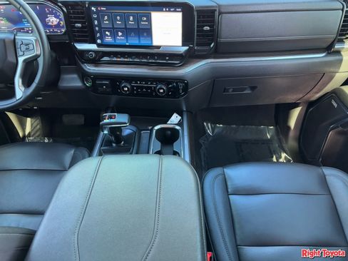 Used 2024 Chevrolet Silverado 1500 LT Trail Boss w/ LT Trail Boss Premium Package AWD/4WD image 16