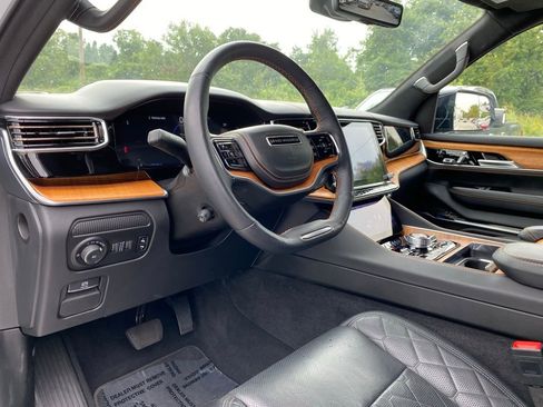 Used 2024 Jeep Grand Wagoneer L Series III image 9