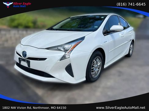 Used 2017 Toyota Prius Two w/ Prius Two Safety Plus Package FWD image 1