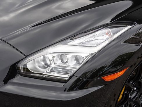 Used 2020 Nissan GT-R NISMO AWD/4WD image 20