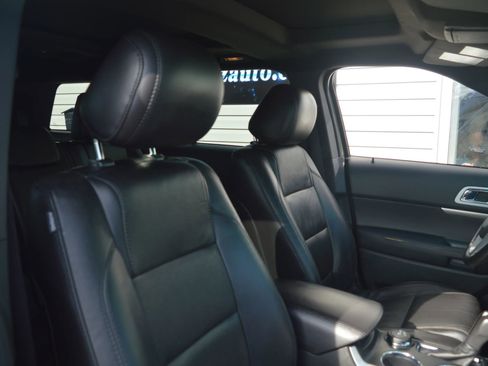Used 2013 Ford Explorer XLT image 19