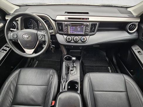Used 2018 Toyota RAV4 LE FWD image 15
