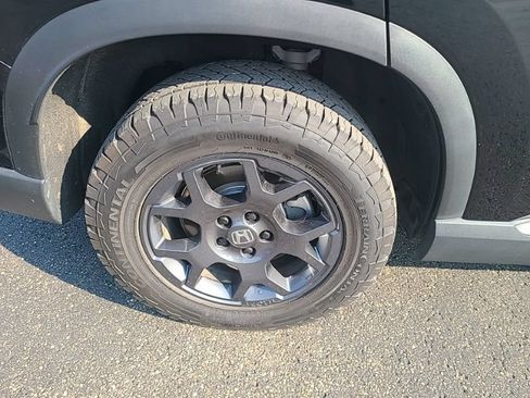 Used 2025 Honda Pilot TrailSport image 8