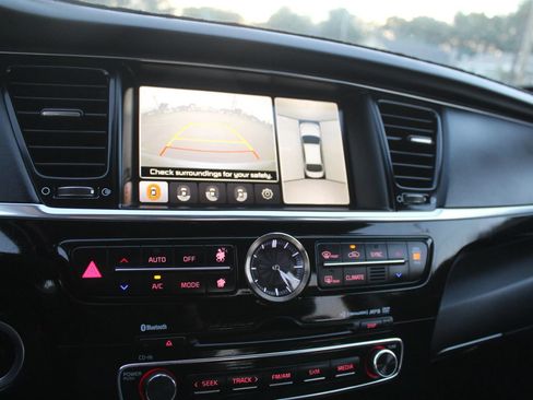 Used 2015 Kia K900 Luxury w/ VIP Package (Discontinued) RWD image 20