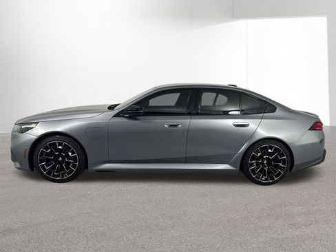 Used 2026 BMW M5 w/ Executive Package image 29