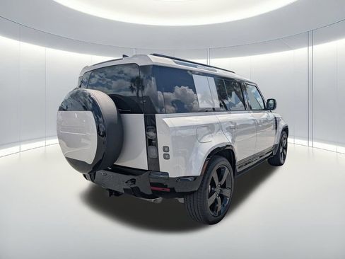 Used 2026 Land Rover Defender 110 X-Dynamic SE AWD/4WD image 5