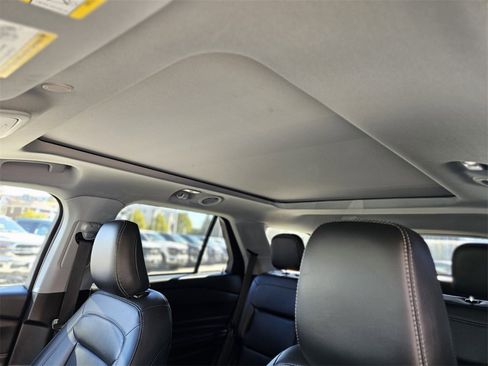 Used 2022 Ford Explorer XLT w/ Equipment Group 202A image 19