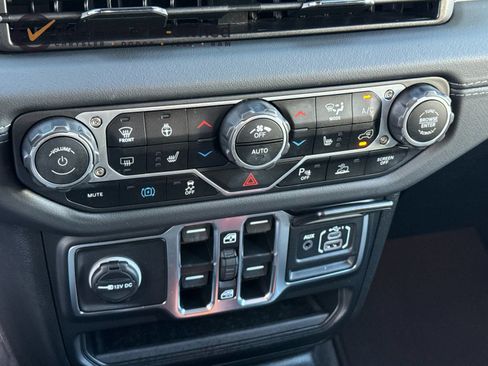 Used 2025 Jeep Wrangler Unlimited Sahara w/ Safety Group AWD/4WD image 21