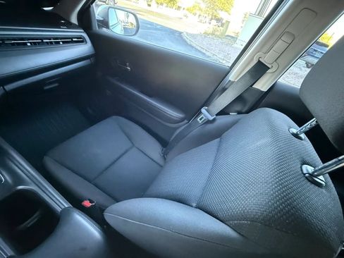 Used 2016 Honda HR-V LX image 45