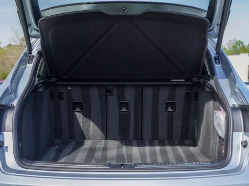 Certified 2026 Porsche Macan image 16