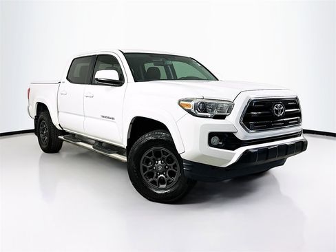 Used 2017 Toyota Tacoma SR5 image 1