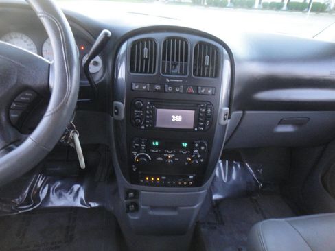 Used 2007 Dodge Grand Caravan SXT w/ Leather Interior Group image 18