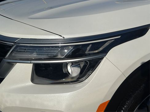 Used 2022 Kia Seltos EX image 24