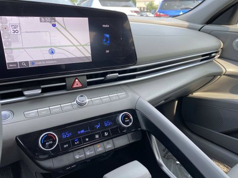 Used 2024 Hyundai Elantra SEL FWD image 25