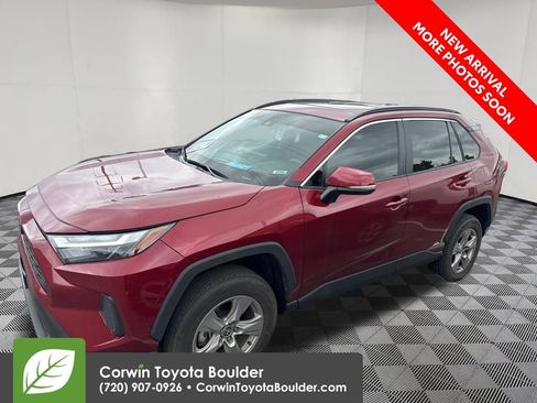 Used 2022 Toyota RAV4 XLE w/ Convenience Package AWD/4WD image 4