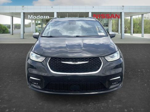 Used 2023 Chrysler Pacifica Limited FWD image 8