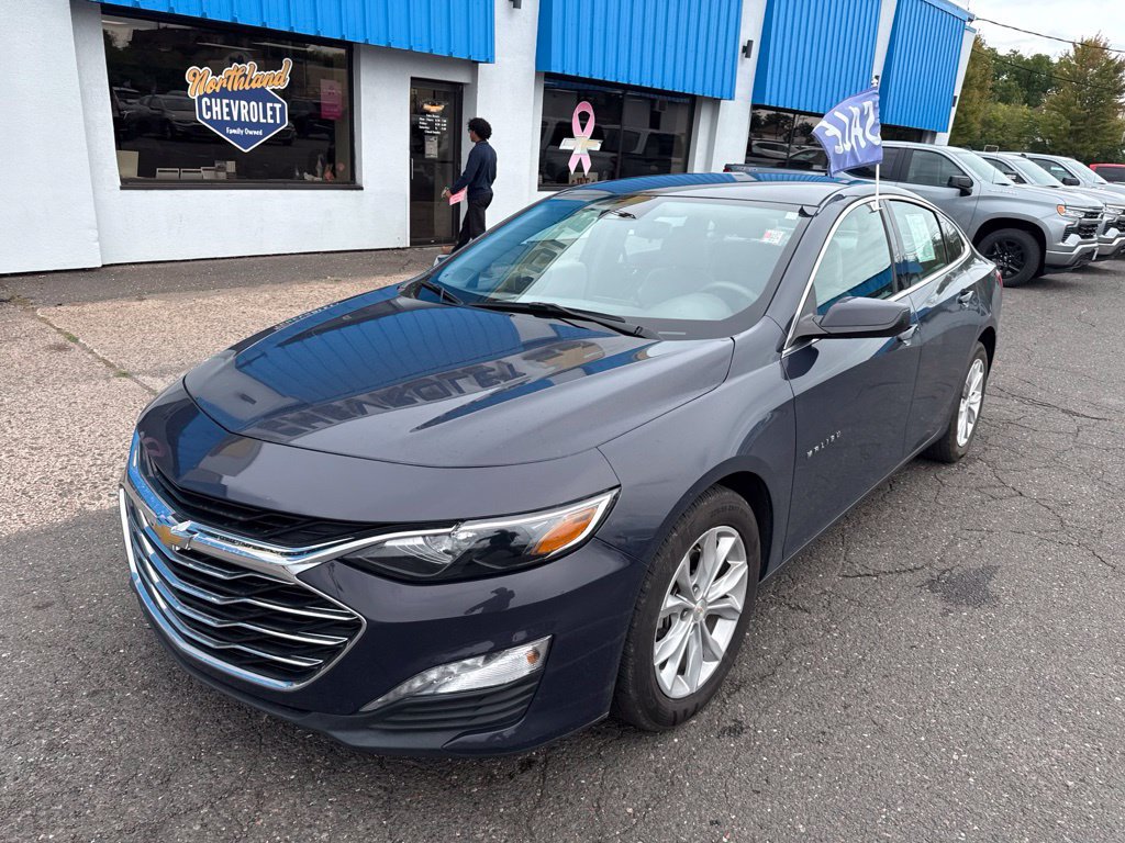 Used 2025 Chevrolet Malibu LT FWD image 2