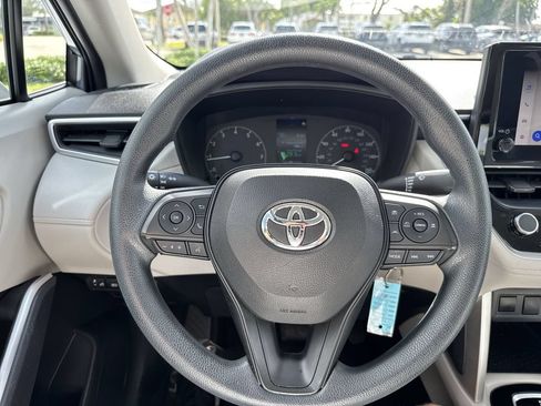 Used 2023 Toyota Corolla Cross L FWD image 47