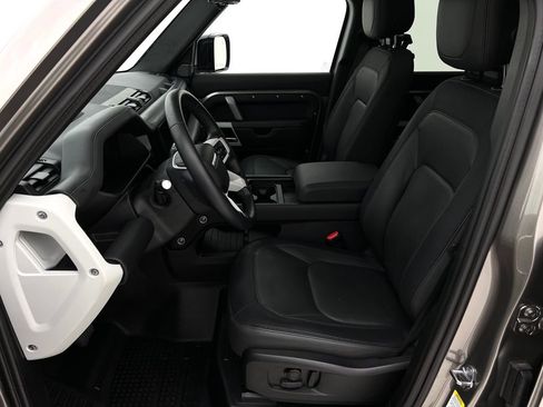 Used 2024 Land Rover Defender 110 X-Dynamic SE image 12